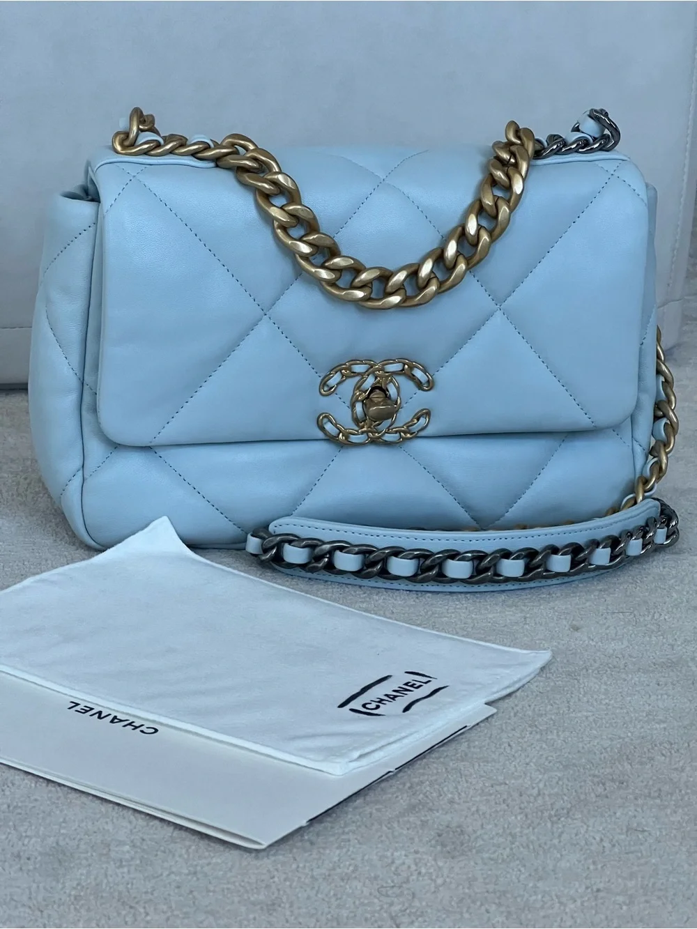Chanel 19 Lambskin Flap Bag Medium — Light Blue (Pre-owned/Excellent Condition) - Picture 3 of 10